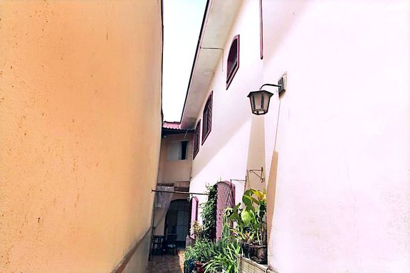 corredor lateral com iluminação natural