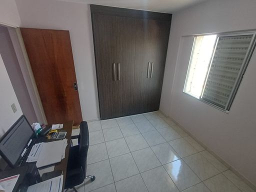dormitório 2 bem arejado com armário embutido