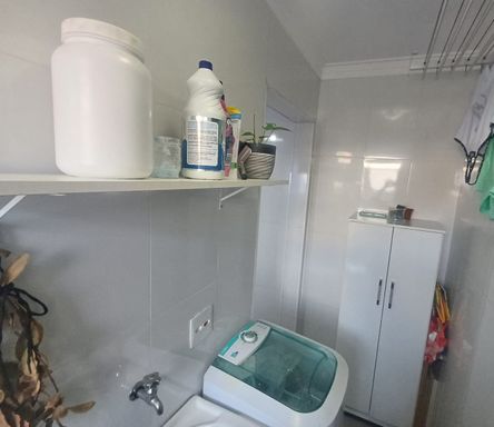 área de serviço clean, arejada com iluminação natural