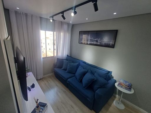 sala 2 ambientes arejada com teto rebaixado e iluminação impecável