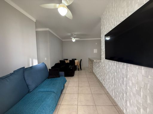 sala ampla 2 ambientes semi integrada a cozinha com balcão em granito