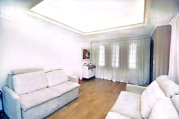 ampla sala bem arejada