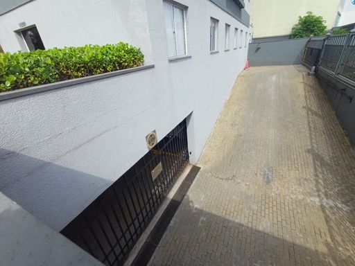 rampa de acesso a garagem coberta