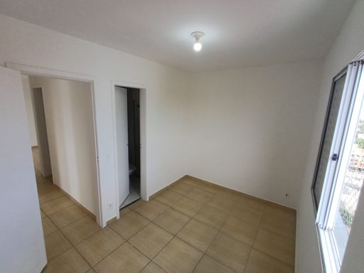 suíte com vista livre de frente para rua