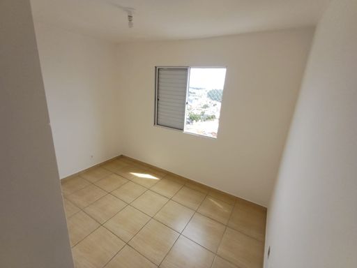 dormitório 2 com sol da tarde e vista livre