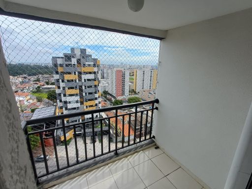 ampla sacada com vista livre privilegiada