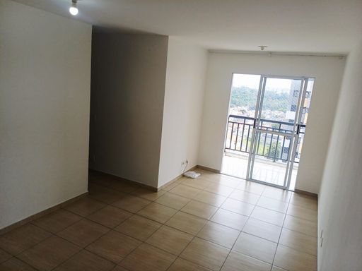 sala ampla 2 ambientes com acesso a sacada com vista luvre