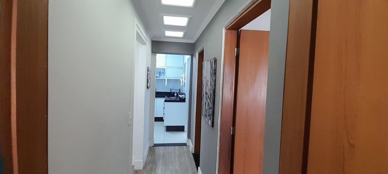 corredor de acesso aos dormitórios e a cozinha