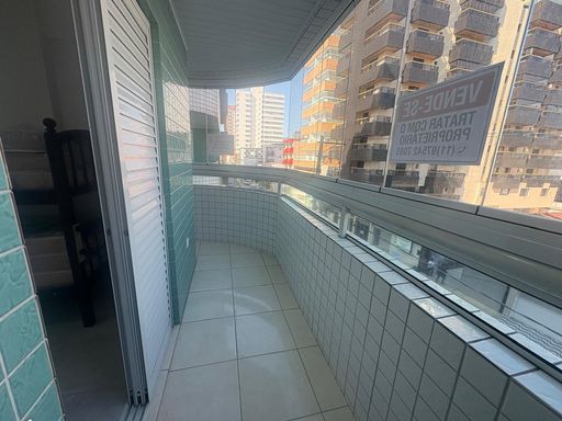 Varanda envidraçada com acesso a suíte