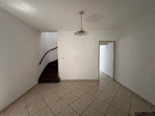 escada de acesso aos dormitórios