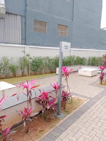praça arborizada
