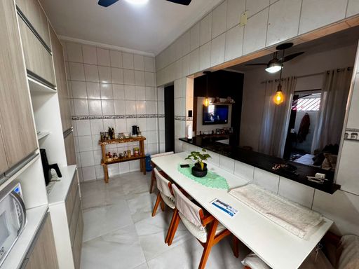 cozinha padrão americana semi integrada a sala