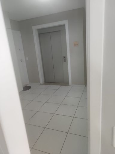 hall do andar com elevador