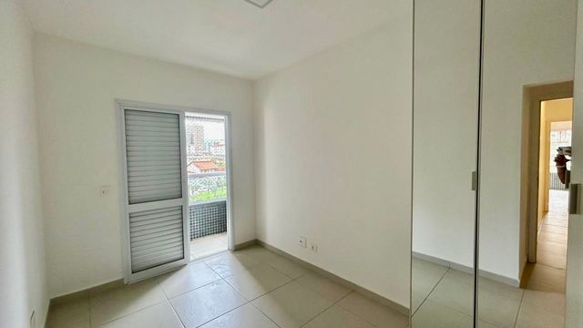 dormitório com acesso a varanda