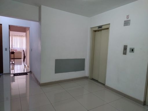 hall amplo de entrada do apartamento