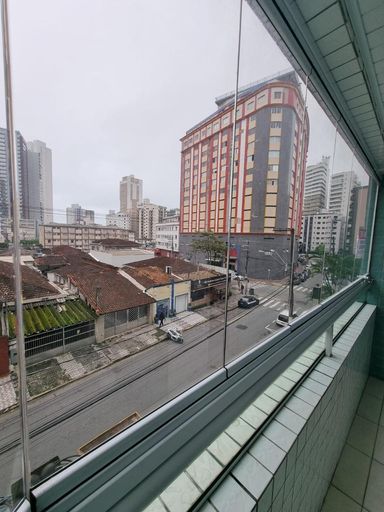 Varanda envidraçada com acesso a suíte
