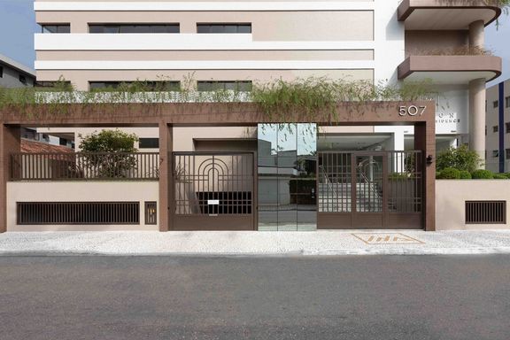 Fachada imponente do Maison Coralon Residence