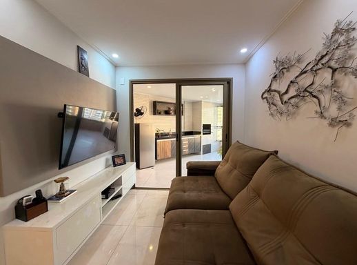 sala integrada 2 ambientes, com acesso a varanda