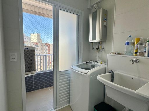 área de serviço semi integrada a área técnica com vista livre