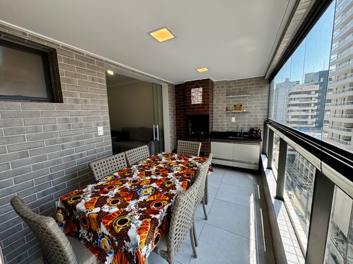 varanda gourmet com churrasqueira a carvão