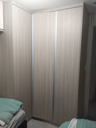 dormitório com armários planejados