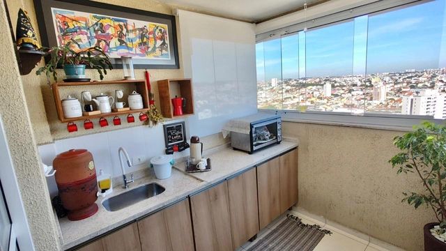 Sacada gourmet envidraçada com vista livre privilegiada e cortina blackout