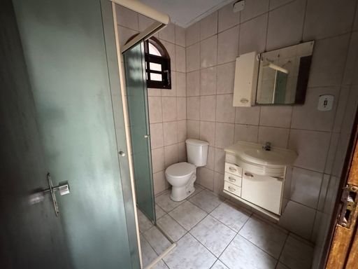 banheiro com box de vidro