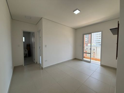 sala com acesso a sacada gourmet, banheiro social e ao dormitório