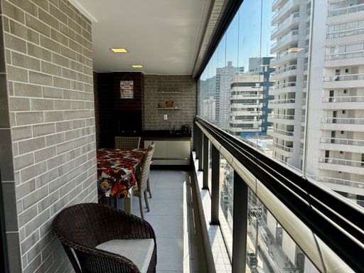 varanda gourmet com churrasqueira a carvão