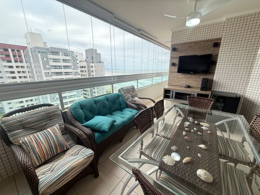 vista mar da ampla varanda gourmet envidraçada com cortina blackout em total requinte