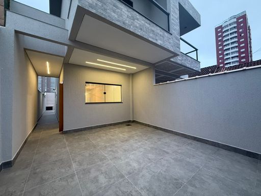 fachada do sobrado em alto padrão de acabamento