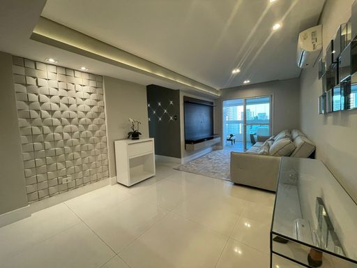 sala ampla 2 ambientes com  ar condicionado e acesso a varanda gourmet envidraçada