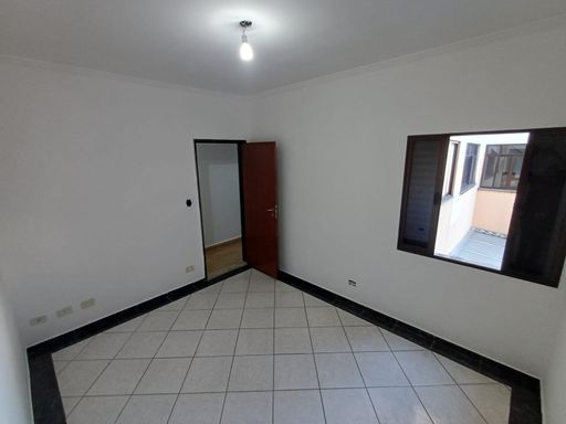 amplo dormitório com vista privilegiada arborizada