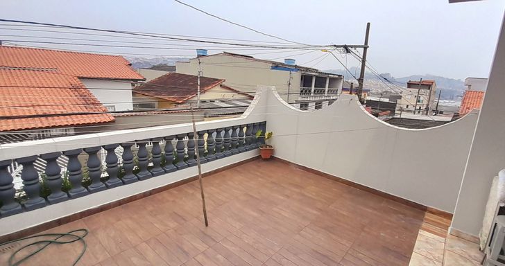 ampla varanda com acesso a suíte