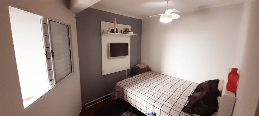 quarto dormitório com closet