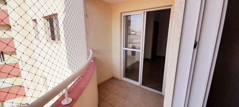 varanda com vista livre, tela de proteção e acesso a sala 2 ambientes