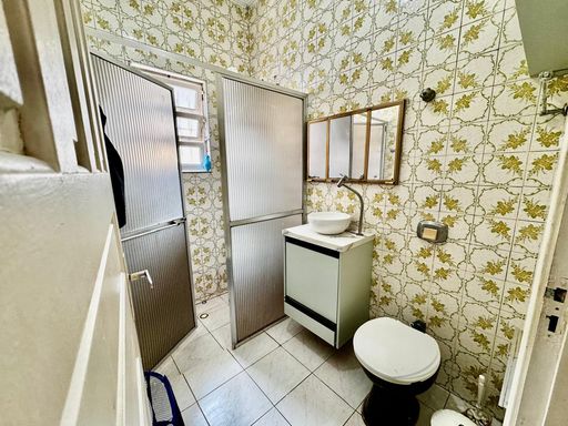 banheiro da suíte bem arejada