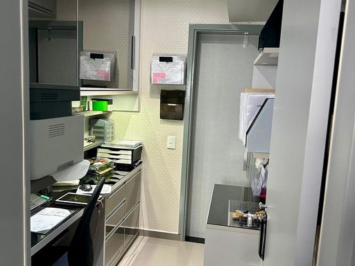 espaço home office com móveis planejados