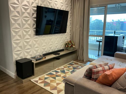 Sala ampla integrada a sacada com vista previlegiada