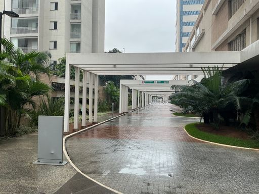 Hall de entrada com acesso ao condomínio