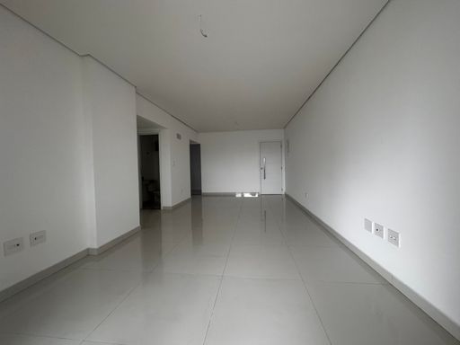 sala ampla com 2 ambientes