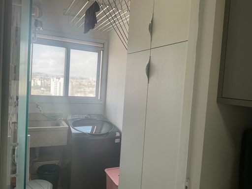 Lavanderia ampla e bem montada