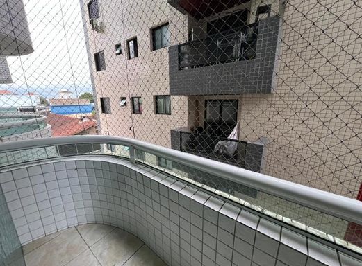 Vista da sacada com tela de proteção