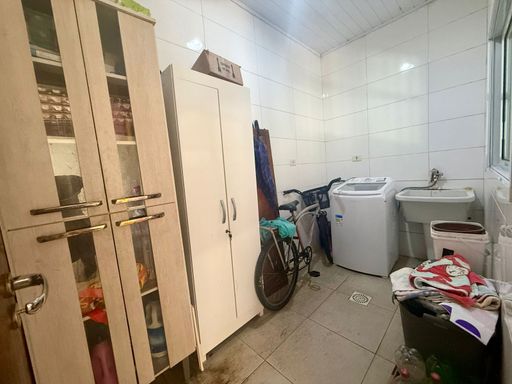 ampla área de serviço