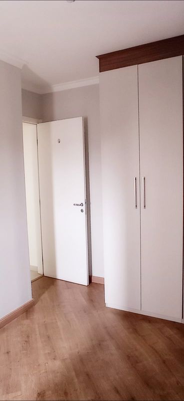 dormitório 1 com armários planejados