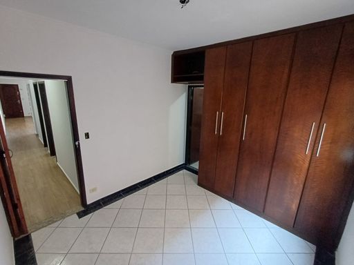 suíte com armário planejado