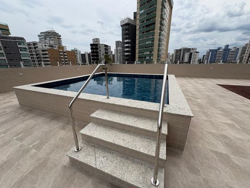 piscina infantil e vista livre