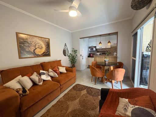 sala semi integrada com acesso a cozinha padrão americana