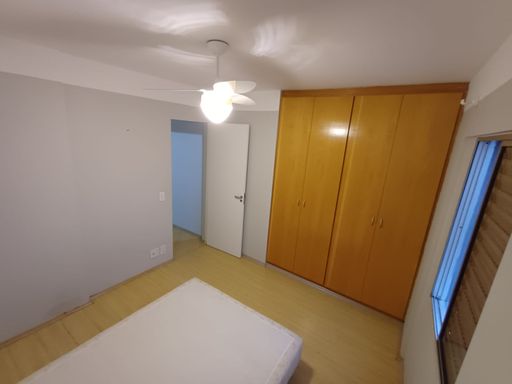 primeiro dormitório amplo com armário embutido