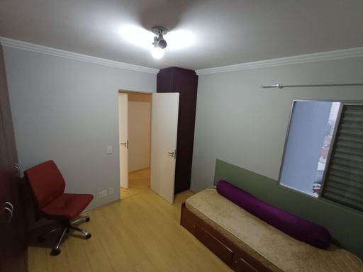 segundo dormitório amplo com armário embutido